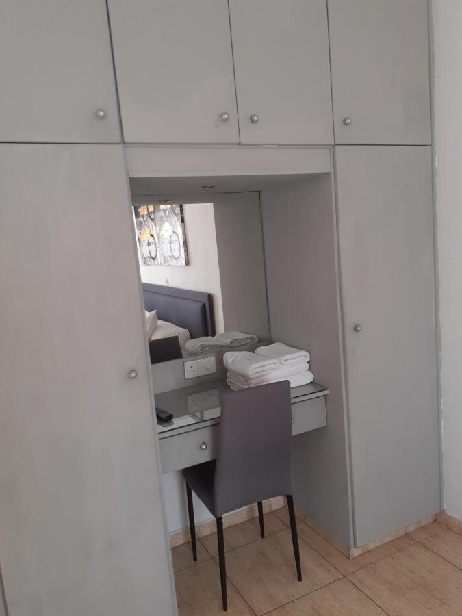 Irene'S Apartments Лімасол Екстер'єр фото